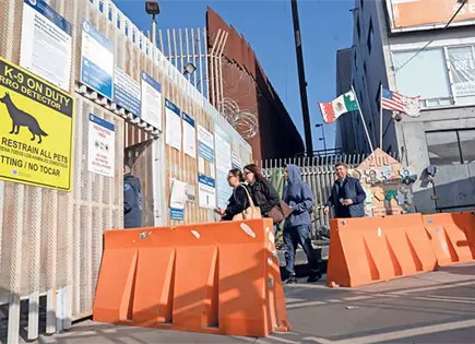 Paisanos huyen de EU, pero los extorsionan aqu&iacute;