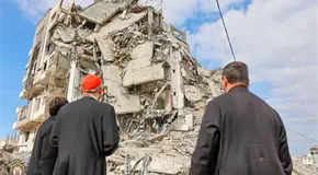 Patriarca visita a los desplazados