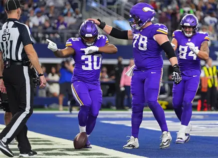 Problemas en avi&oacute;n retrasan llegada de Vikings a partido contra Giants