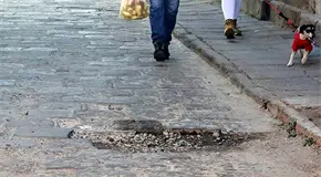 Analiza alcalde cambiar adoqu&iacute;n en ac del C.H.