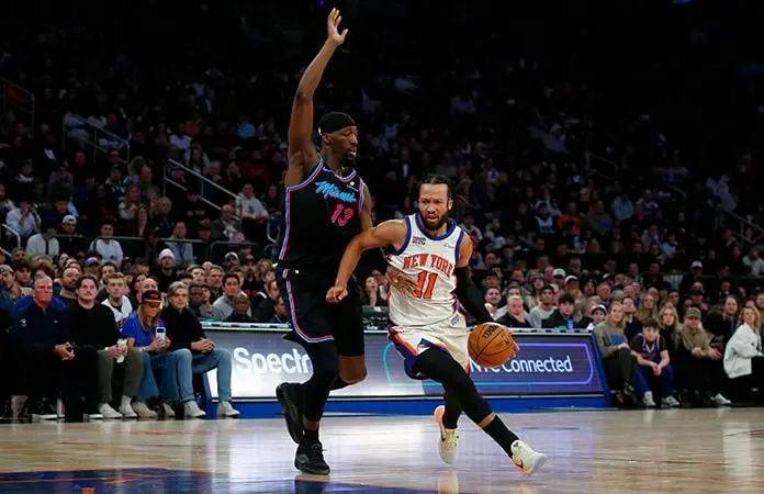 Knicks ganan en casa ante el Heat