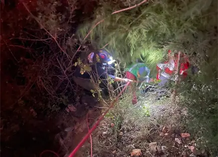 Motociclista cae a voladero rumbo a Alamitos; lo rescatan con vida