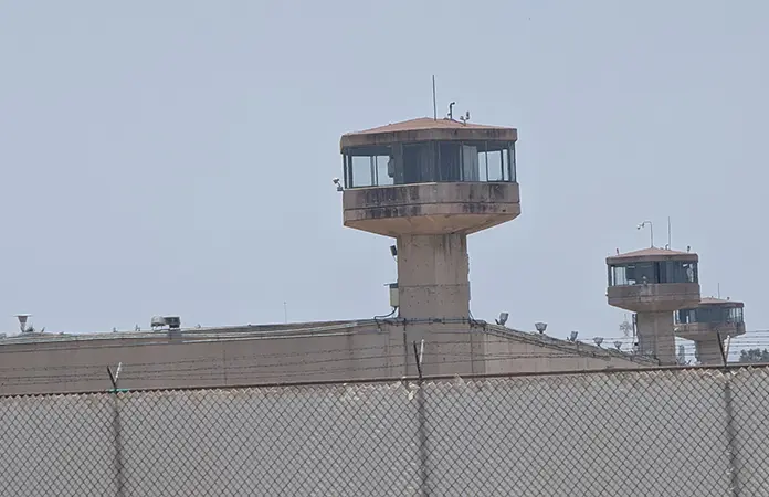 Niños en prisión enfrentan carencias