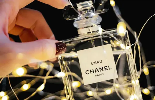 Perfumes para regalar esta Navidad: aromas que marcan nuevos comienzos