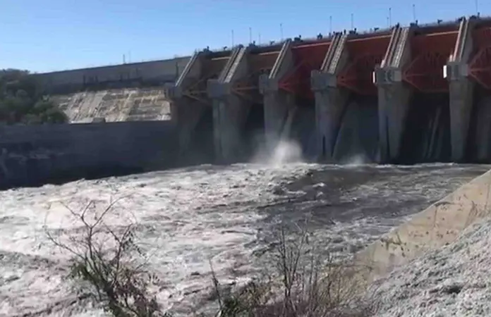 Abren compuerta de presa El Cuchillo