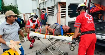 Alba&ntilde;il sufre descarga el&eacute;ctrica y cae