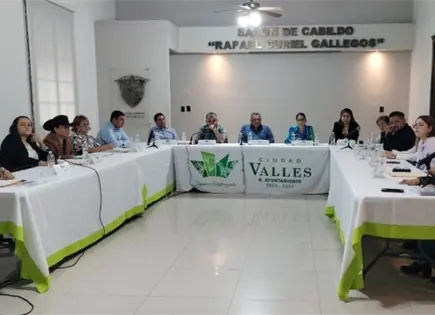 Aprueban en Cabildo de Valles 11 millones para sus salarios