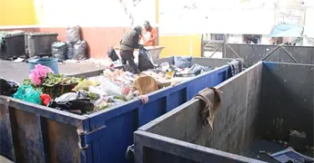 Aumenta la basura en los c&eacute;ntricos mercados