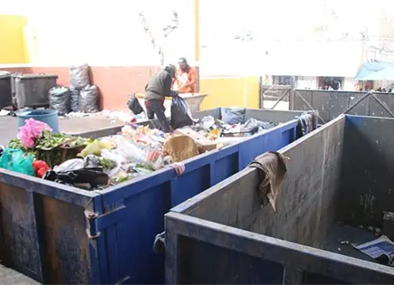 Aumenta la basura en los c&eacute;ntricos mercados