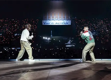 COMPARTE ESCENARIO CON J BALVIN COMPARTE ESCENARIO CON J BALVIN