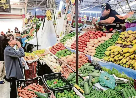 Inflación baja a 3.7% en diciembre y sorprende al mercado Inflación baja a 3.7% en diciembre y sorprende al mercado