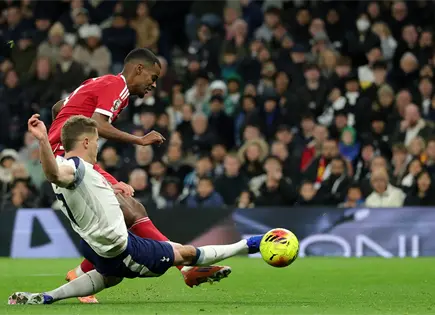 Lesi&oacute;n grave de Alexander Isak en Liverpool por entrada imprudente