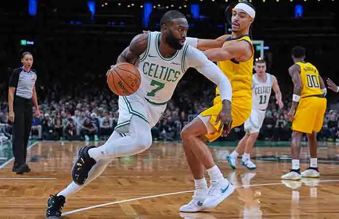 Lidera Jaylen Brown victoria de los Celtics