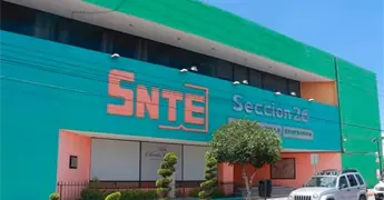 Maestros amagan con  manifestarse en 2026