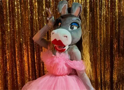 Momo Guzm&aacute;n se despide de La Burrita Burrona en un emotivo evento