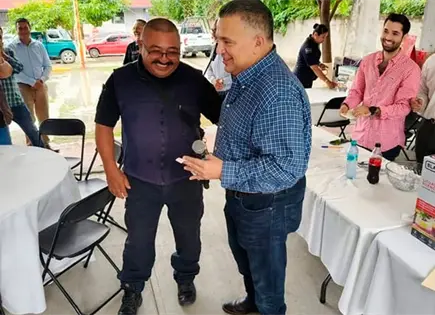 Ni bonos, ni uniformes, solo zacahuil a polic&iacute;as