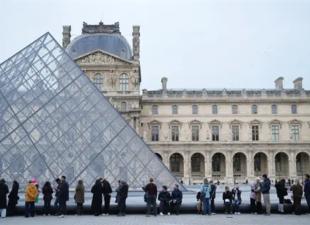 Reforzamiento de seguridad en el Louvre tras robo de joyas