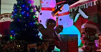 Camelenses disfrutan de desfiles navide&ntilde;os