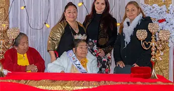 Coronan a la reina de "Corazones Sabios"