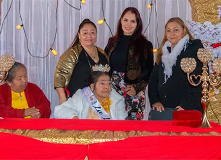 Coronan a la reina de "Corazones Sabios"