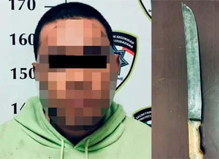 Asegura a un hombre con arma prohibida