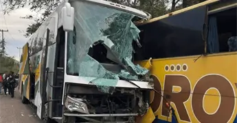 Choque de autobuses deja tres muertos en carretera de Guerrero