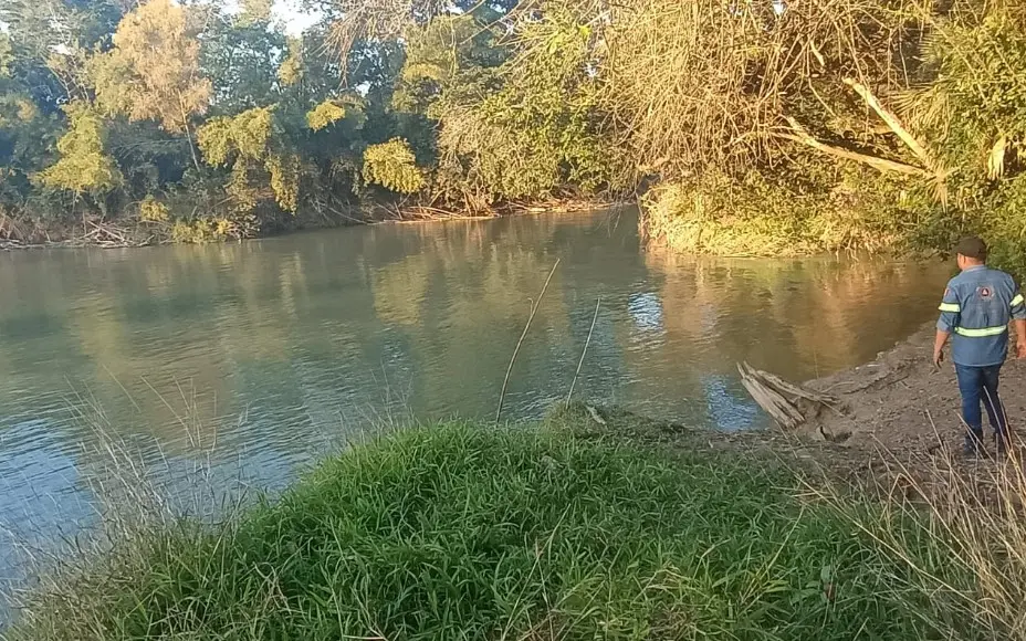 Joven de 18 años desaparece en el río Valles