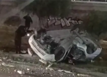 Volcadura en lateral de la carretera 57 deja un lesionado Volcadura en lateral de la carretera 57 deja un lesionado