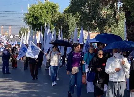 Vialidad | Avanza peregrinaci&oacute;n por Avenida Ju&aacute;rez