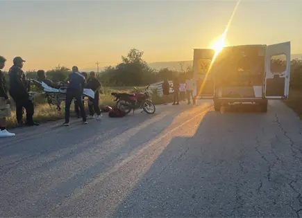 Chofer de camioneta embiste a dos motociclistas en Tamu&iacute;n