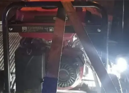 Roban planta de luz en construcci&oacute;n de Lomas; detienen a dos