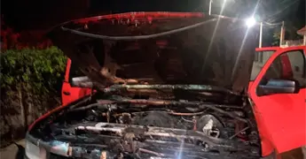 Se quema camioneta, estaba estacionada