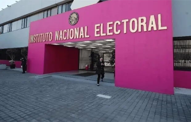 Por fallas del Ceneval, INE reprograma examen de ingreso