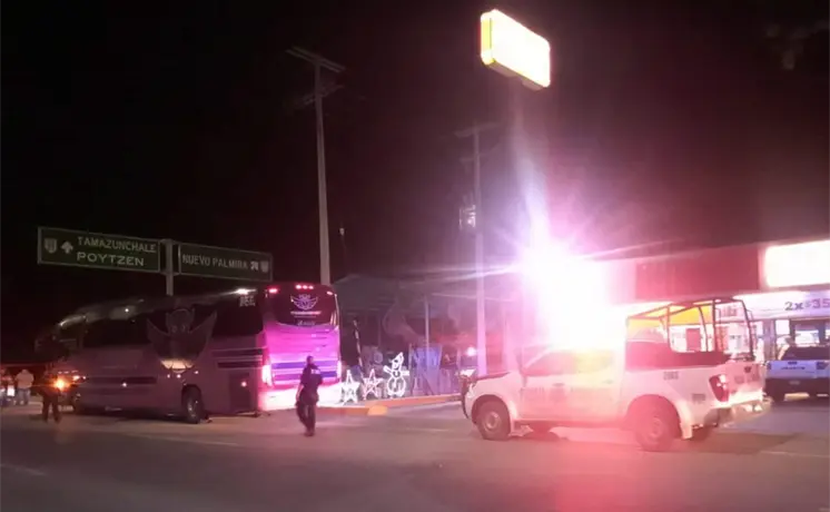 Civiles armados disparan contra autob&uacute;s tur&iacute;stico en la Valles-Tamazunchale