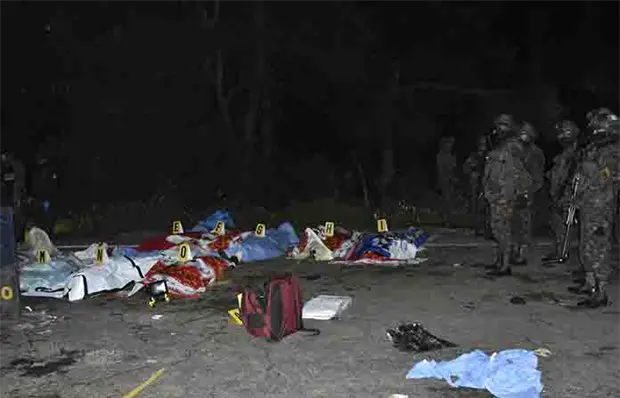 Desbarranca unautob&uacute;s y causa 15 fallecidos