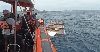 Tras naufragio, buscan a familia de espa&ntilde;oles