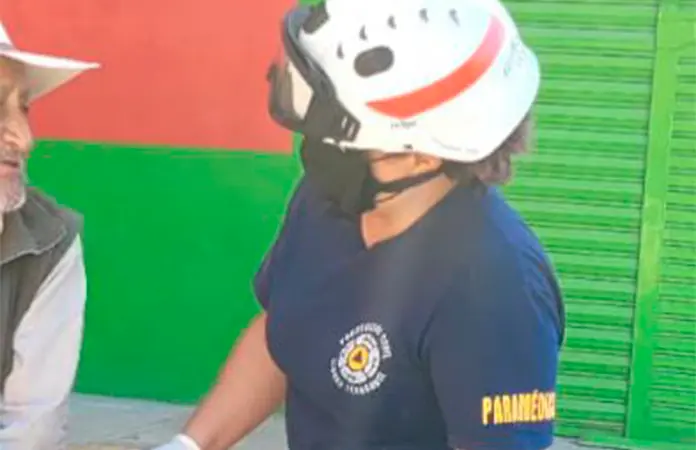 Cae adulto mayor de su bicicleta