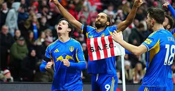 Leeds se aleja del descenso