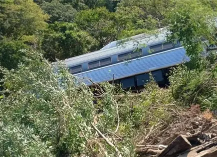 Sube a 13 muertos saldo por descarrilamiento del Tren Interoce&aacute;nico