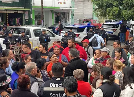 Video | Altercado entre locatarios y ambulantes en el Rep&uacute;blica