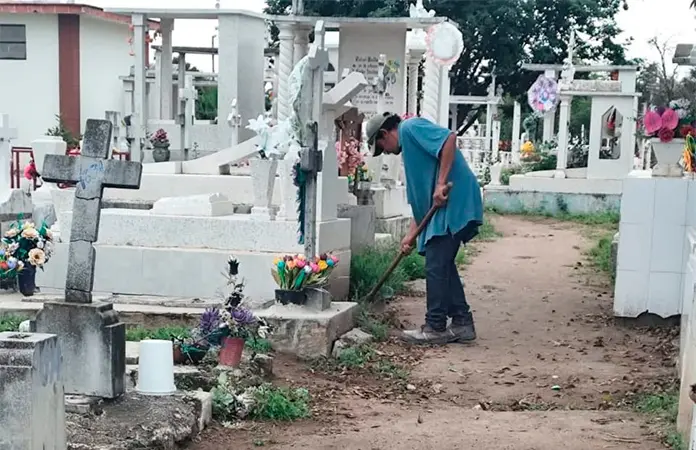 Dan mantenimiento a panteón municipal