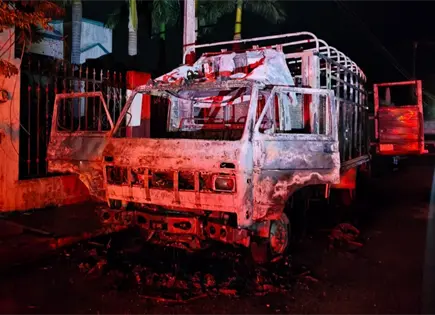 Incendio consume cami&oacute;n de carga en Ciudad Valles
