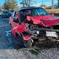 Auto destrozado tras chocar contra cami&oacute;n materialista