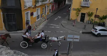 Cartagena sustituye coches de caballos por carruajes el&eacute;ctricos