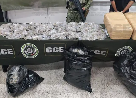 Interceptan camioneta con cargamento de droga en Matehuala Interceptan camioneta con cargamento de droga en Matehuala