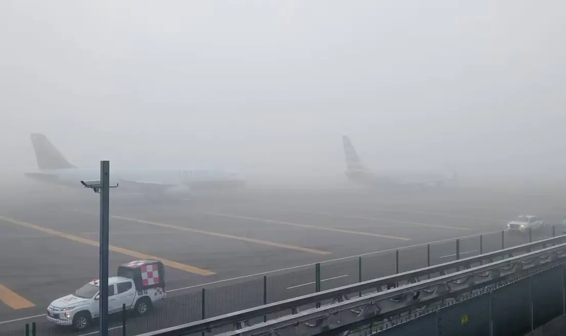 Niebla frena aterrizajes en el AICM
