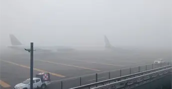 Niebla frena aterrizajes en el AICM