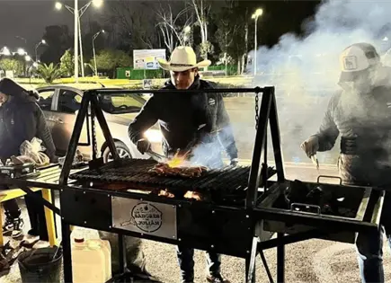 "Toma tu lugar en la fila": solidaridad afuera del Hospital Central