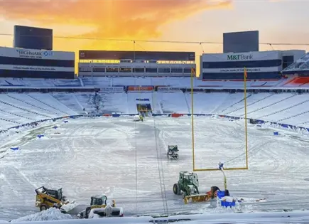 Bills pagan a aficionados para quitar nieve del estadio