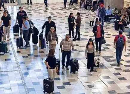 Cae tráfico aéreo de los pasajeros nacionales 6.5% Cae tráfico aéreo de los pasajeros nacionales 6.5%